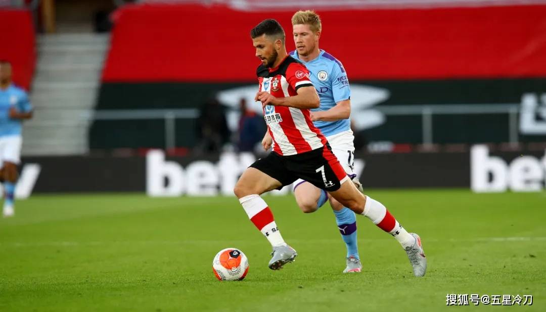 爱游戏体育加时末段俄克拉荷马雷霆调整名单以备英超；防线松动环节打磨；话题不断；更衣室氛围转暖的简单介绍